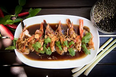 Goong makam กุ้งมะขาม / Gebratene Tiger-Crevetten an Tamarindensauce / Stir-Fried tiger prawns with tamarind Sauce
