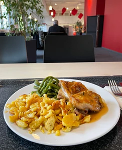Mittagessen Pouletsteak (CH) Anaxo Restaurant - Pratteln - Schweizerküche - Takeaway