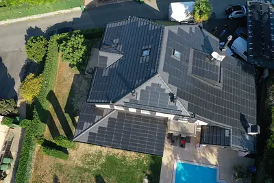 Tuiles solaires photovoltaïques - rénovation toit