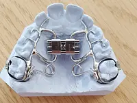 AM Laboratoire dentaire - Klicken Sie, um das Bild 2 in einer Lightbox vergrössert darzustellen