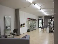 das Perückenhaus Basel, Alessandra Audiberti - Klicken Sie, um das Bild 1 in einer Lightbox vergrössert darzustellen