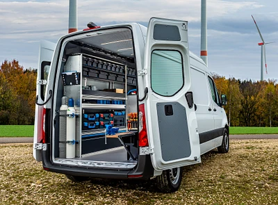 Les aménagements de véhicules de Sortimo assurent l'ordre et la structure dans la camionnette et offrent une bonne vue d'ensemble du matériel de travail transporté.