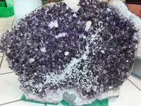 Steinschmuck und Mineralien