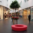 Loop Ring in rot in einem Einkaufszentrum