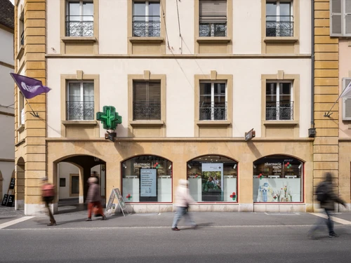 Pharmacie Marti | Place Pury - Klicken, um das Panorama Bild vergrössert darzustellen