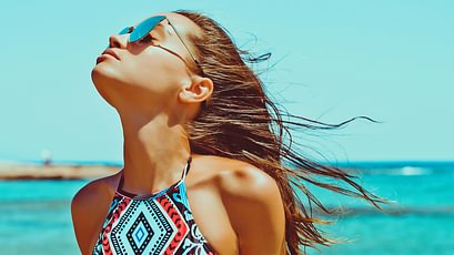 Sommer, Sonne Strand: Doch wie trocknet man Haare am besten ohne sie zu beschädigen?