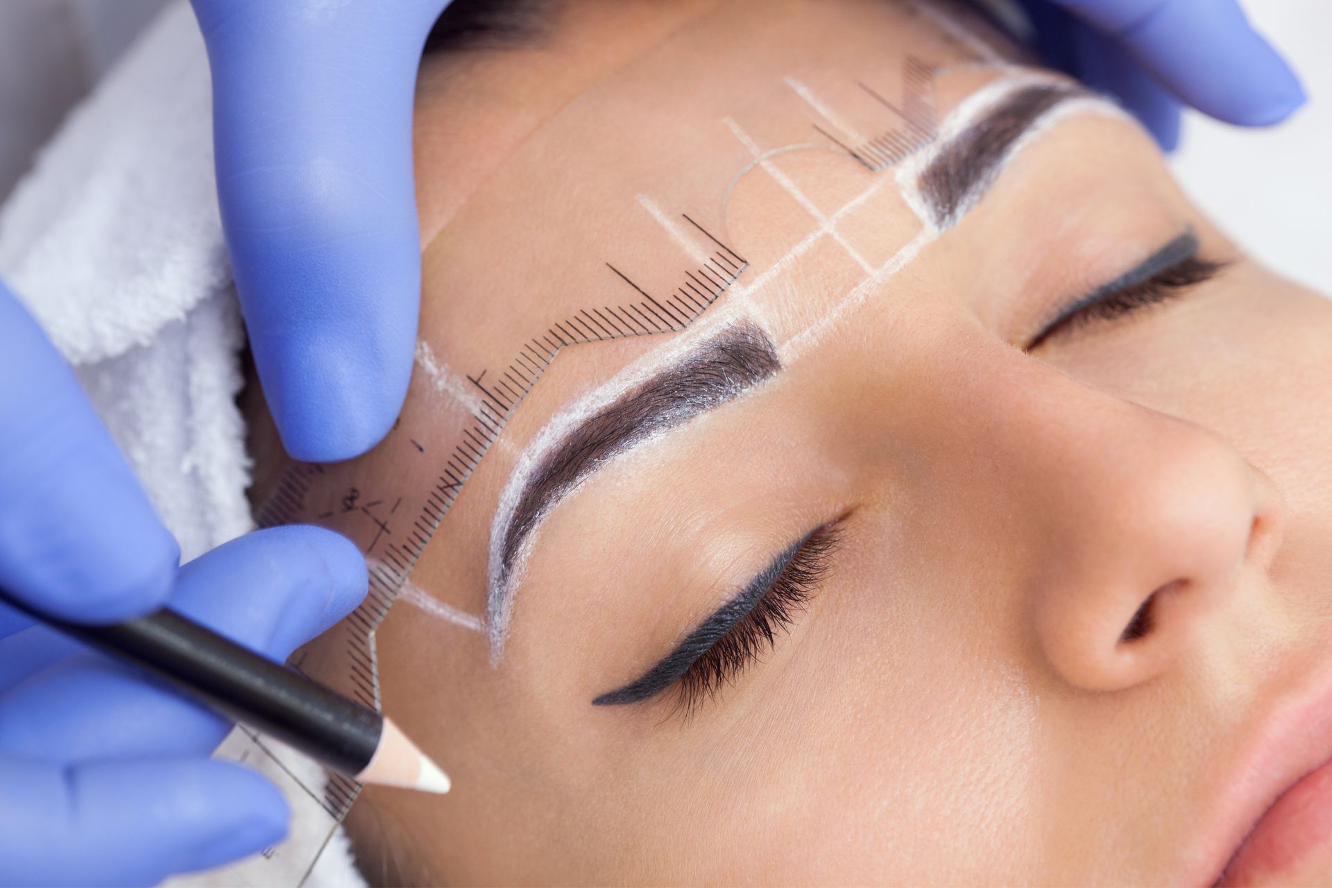 Mit Microblading Zu Perfekten Augenbrauen