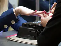 Institut L'Ongle d'Or - Soins des mains et des pieds, Epilation, Sourcils - Vaud - Terre Sainte - Klicken Sie, um das Bild 5 in einer Lightbox vergrössert darzustellen