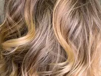 NURIDELUXE / Coiffure / Nail / Cosmetic