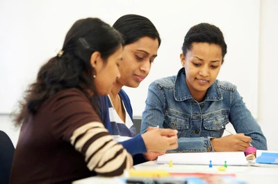 Schülerinnen im Deutschkurs bei ECAP Bern