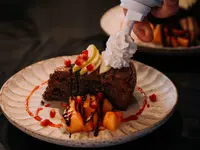 Cue Café Restaurant & Lounge Bar