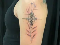 Raketenwacholder Tattoo und Piercing