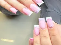 Queen Nails Studio, Tran