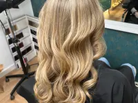 Coiffeur Less is more