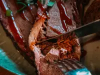 Cue Café Restaurant & Lounge Bar