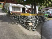 MONN KUNDENMAURER