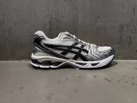 District 5 sneakerstore
