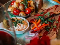 Cue Café Restaurant & Lounge Bar