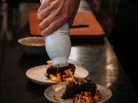 Cue Café Restaurant & Lounge Bar