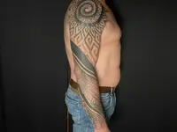 Raketenwacholder Tattoo und Piercing