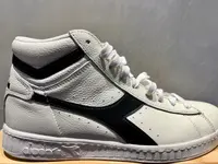 District 5 sneakerstore